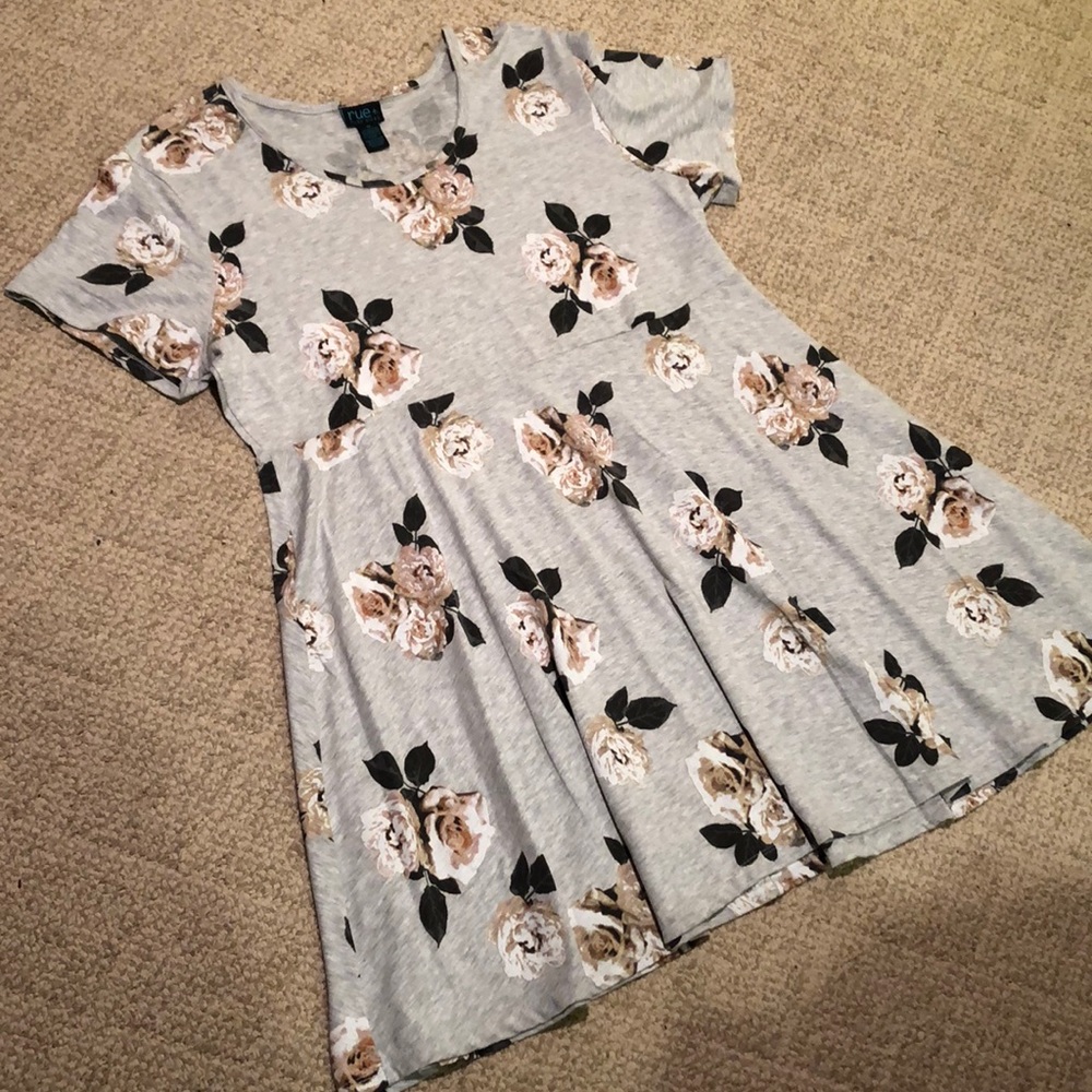 Floral stretchy babydoll dress w rose print